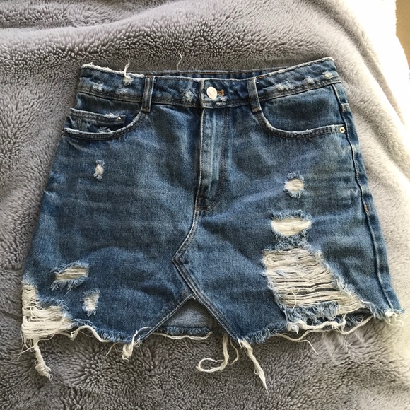 Zara Distressed / Ripped Denim Skirt - Picture 6 of 7